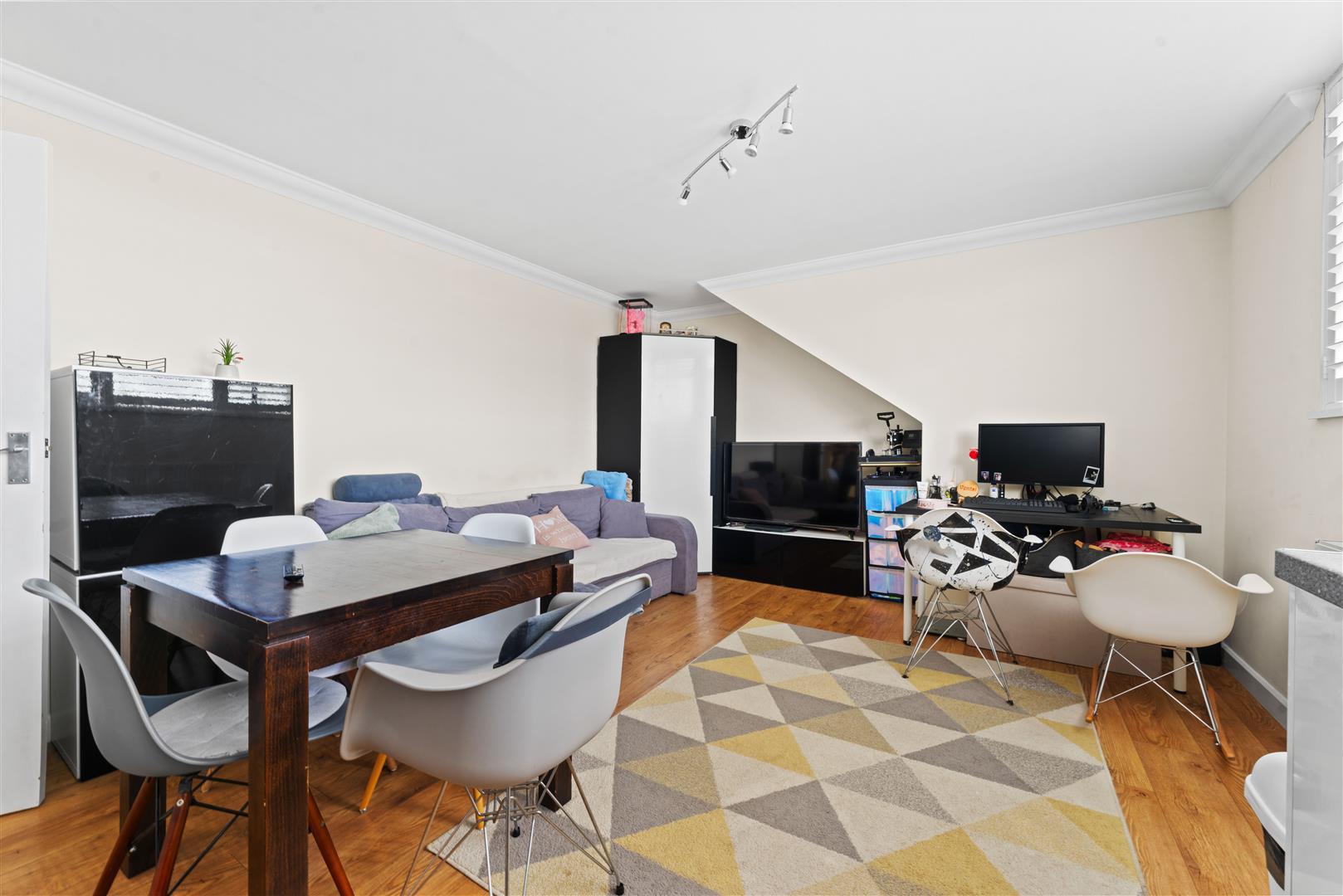1 bed property in Epsom Road, Sutton